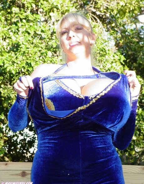 Maxi Mounds