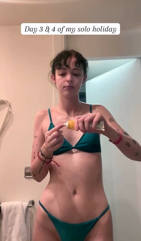 Photo nue de fuite OnlyFans de Holly Laing