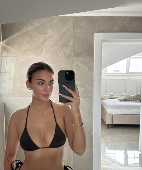 Photo nue de fuite OnlyFans de Jasmin Azizam