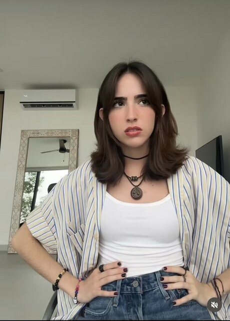 Gabriela Bee