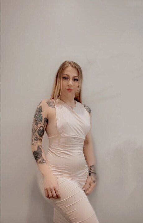 Leah Luv