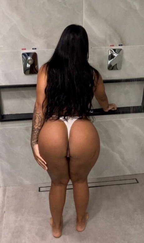 Thayna Telles