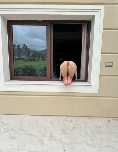 Eva_oopsy