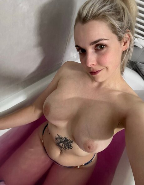Feliz R. Nicole