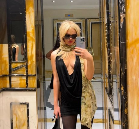 Photo nue de fuite OnlyFans de Emily Alyn Lind