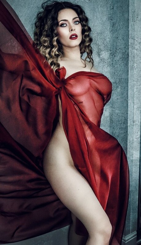Kirsten Ria