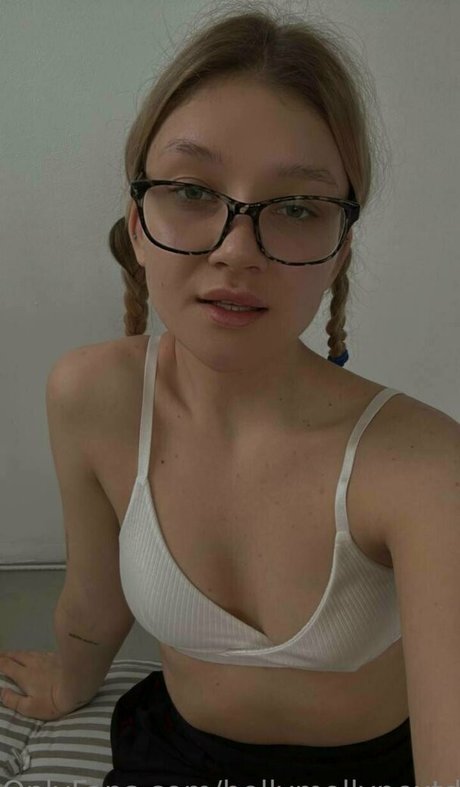 Photo nue de fuite OnlyFans de Hollymollynextdoor