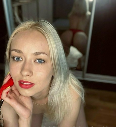 Hollymollynextdoor
