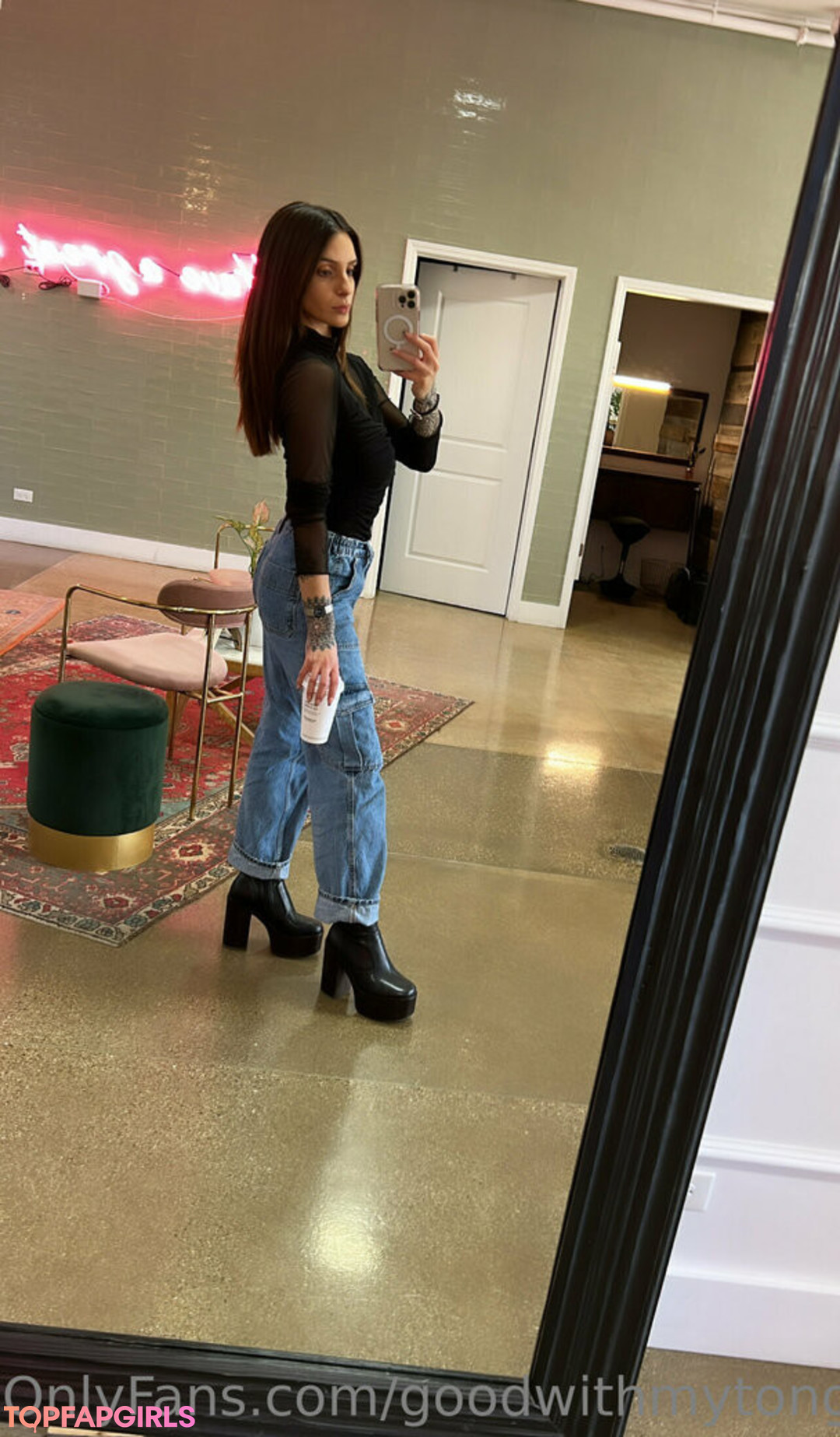 Photo nue de fuite OnlyFans de Goodwithmytongue #1 Photo nue de fuite OnlyFans de Goodwithmytongue #1