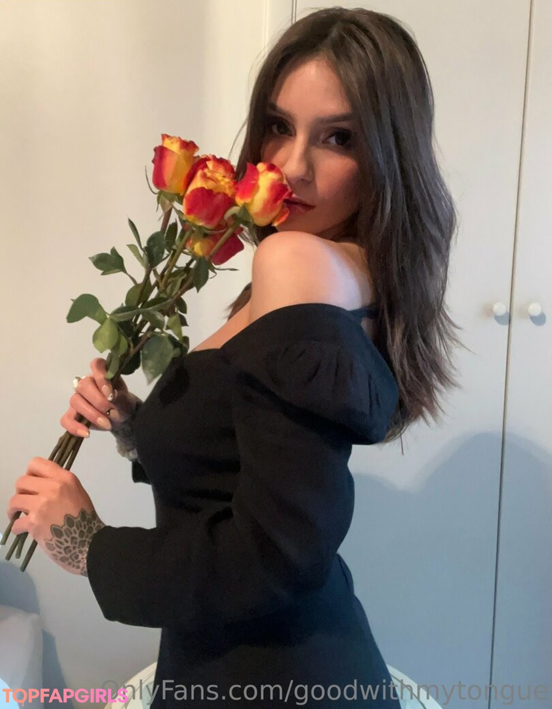 Photo nue de fuite OnlyFans de Goodwithmytongue #26 Photo nue de fuite OnlyFans de Goodwithmytongue #26