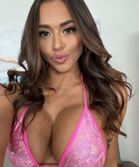 Photo nue de fuite OnlyFans de Armani Black