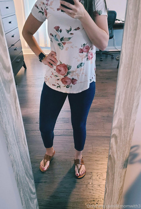 Photo nue de fuite OnlyFans de Fitmomwith3
