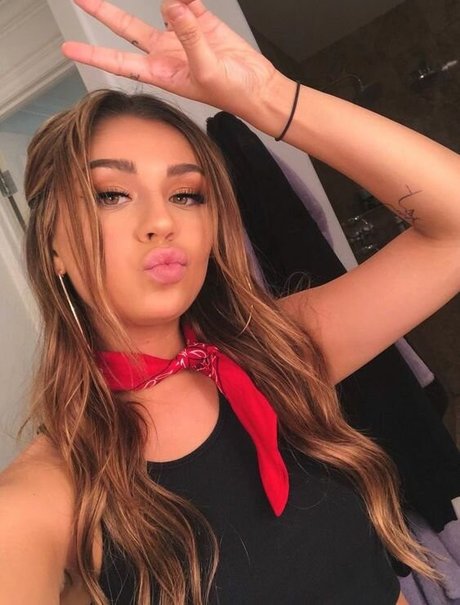 Photo nue de fuite OnlyFans de Andrea Russett