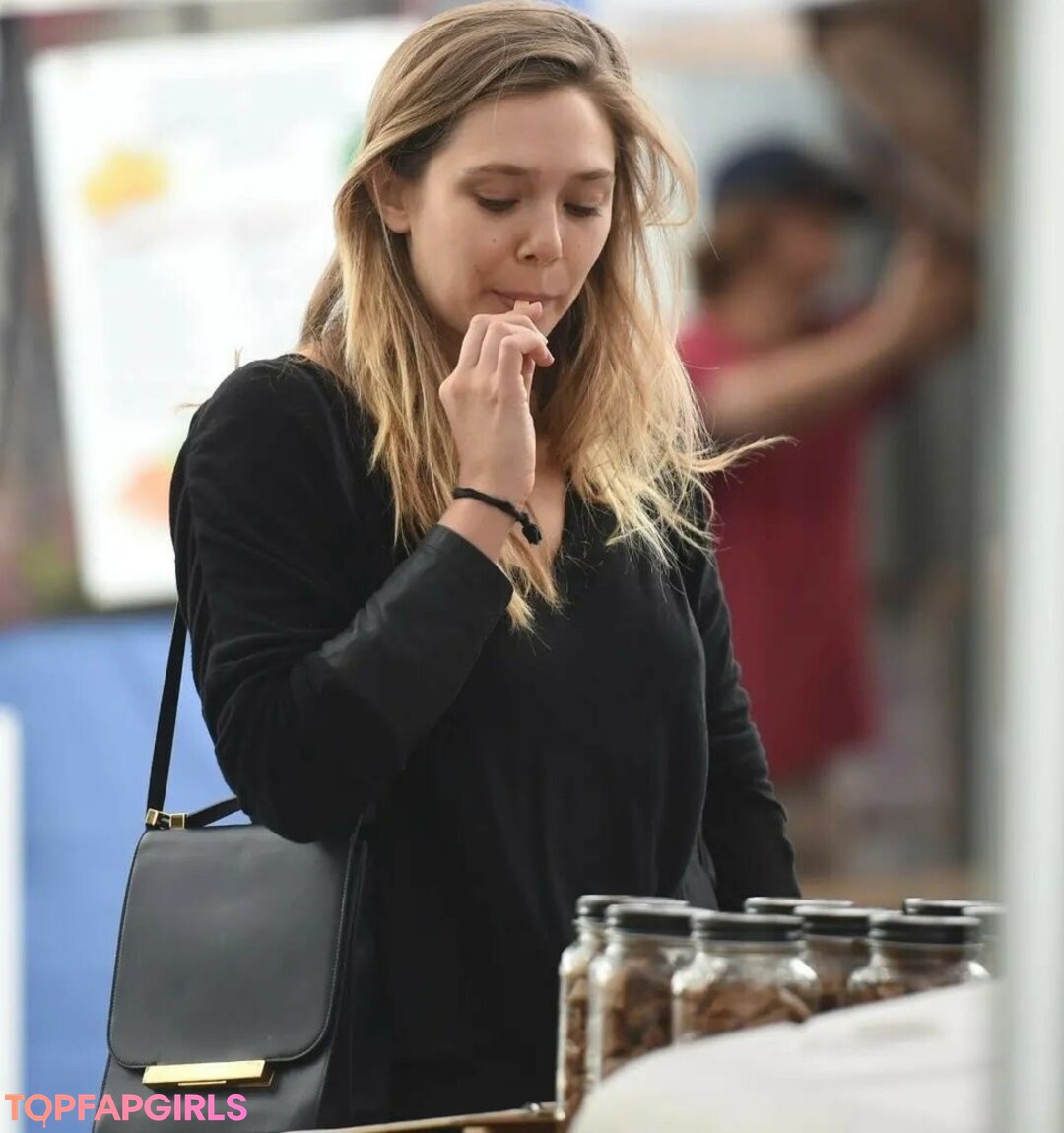 Photo nue de fuite OnlyFans de Elizabeth Olsen #203 Photo nue de fuite OnlyFans de Elizabeth Olsen #203