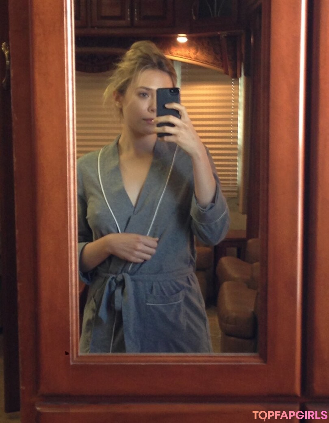 Photo nue de fuite OnlyFans de Elizabeth Olsen #226 Photo nue de fuite OnlyFans de Elizabeth Olsen #226