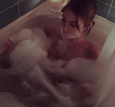 Willa Holland