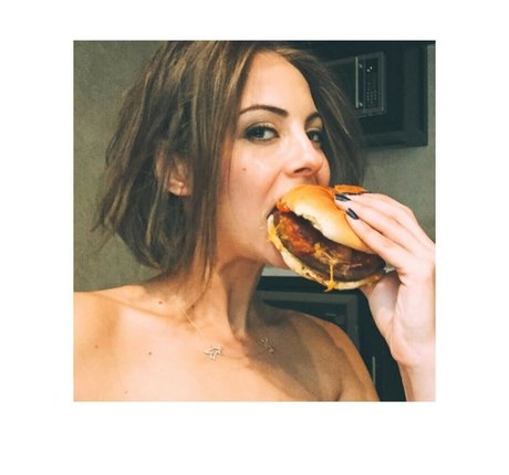Willa Holland