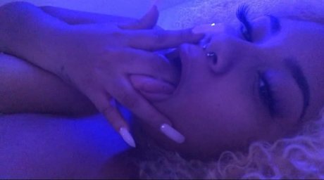 Photo nue de fuite OnlyFans de Here To Make A Sticky Mess