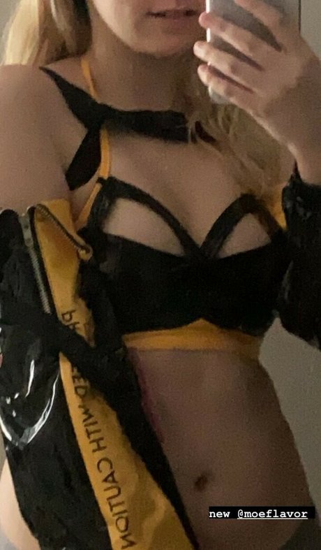 Photo nue de fuite OnlyFans de Drugstorecowgir1