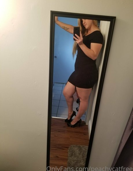 Photo nue de fuite OnlyFans de Peachycatfree