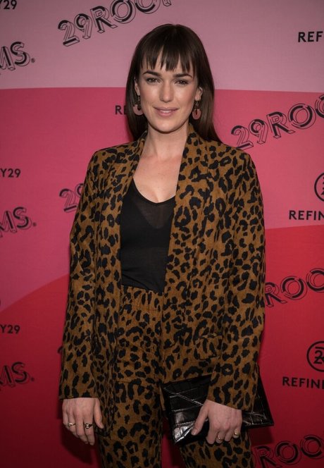Elizabeth Henstridge
