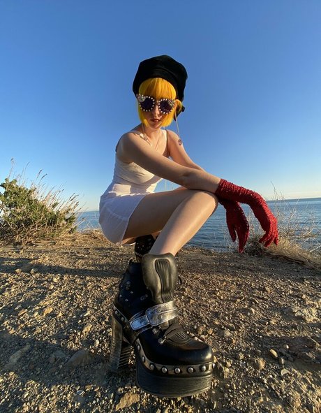 Tessa Violet