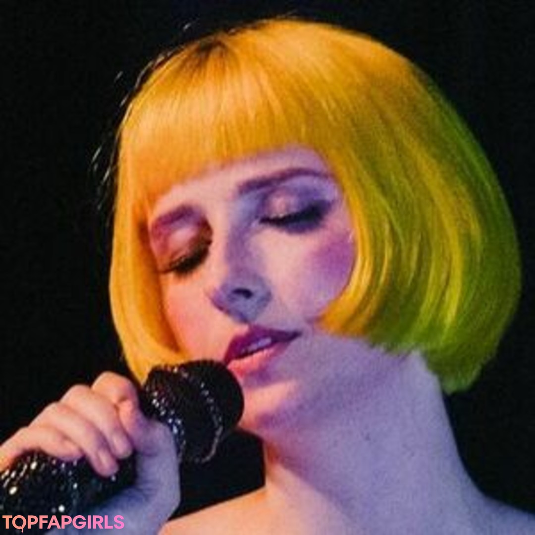 Photo nue de fuite OnlyFans de Tessa Violet #9 Photo nue de fuite OnlyFans de Tessa Violet #9