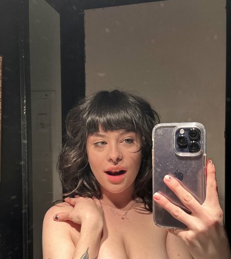 Photo nue de fuite OnlyFans de Strawberrybb