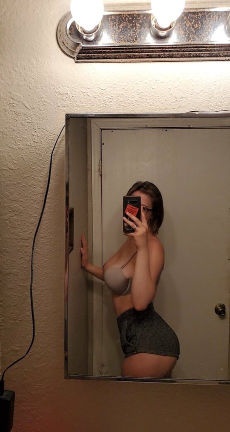 Photo nue de fuite OnlyFans de Mykenzieren