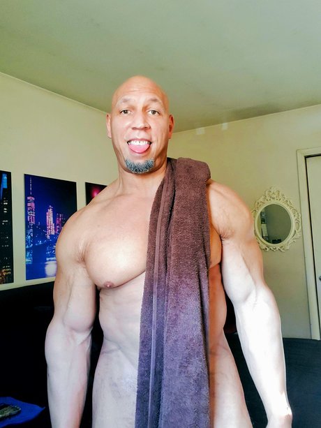 Photo nue de fuite OnlyFans de Pec Daddy