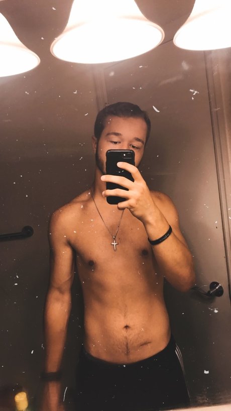 Photo nue de fuite OnlyFans de Passingthrough