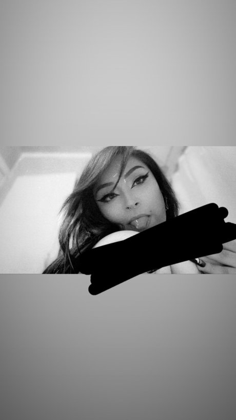Photo nue de fuite OnlyFans de Pixie Uchiha