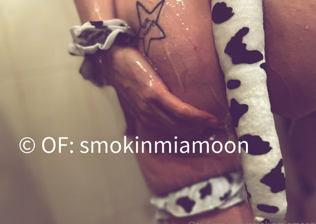 Photo nue de fuite OnlyFans de Smokinmiamoon