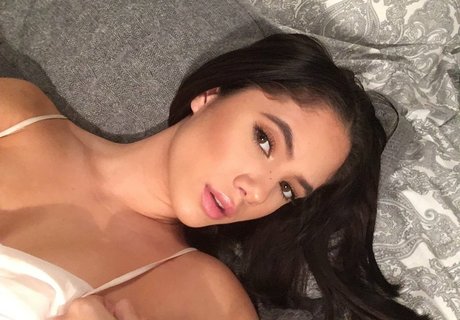 Photo nue de fuite OnlyFans de Saoirse Alicia Behzadi