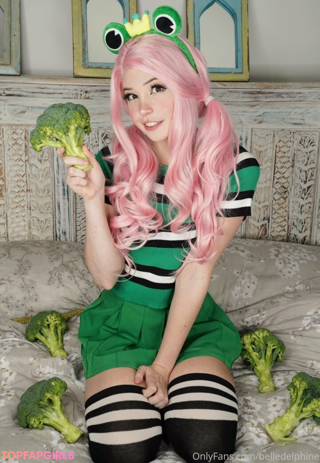 Photo nue de fuite OnlyFans de Belledelphine #381 Photo nue de fuite OnlyFans de Belledelphine #381