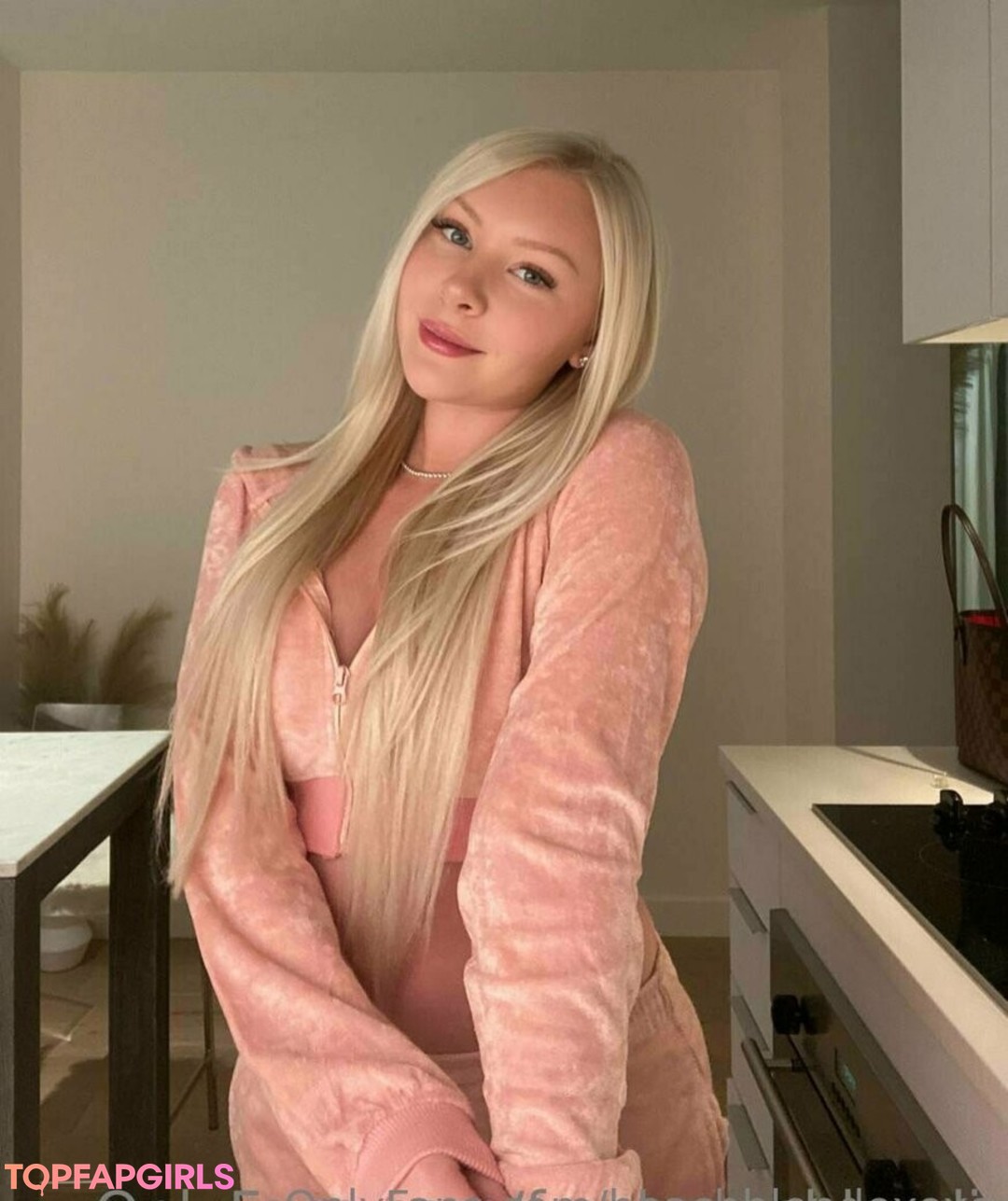 Photo nue de fuite OnlyFans de Beachblondexoxo #137 Photo nue de fuite OnlyFans de Beachblondexoxo #137