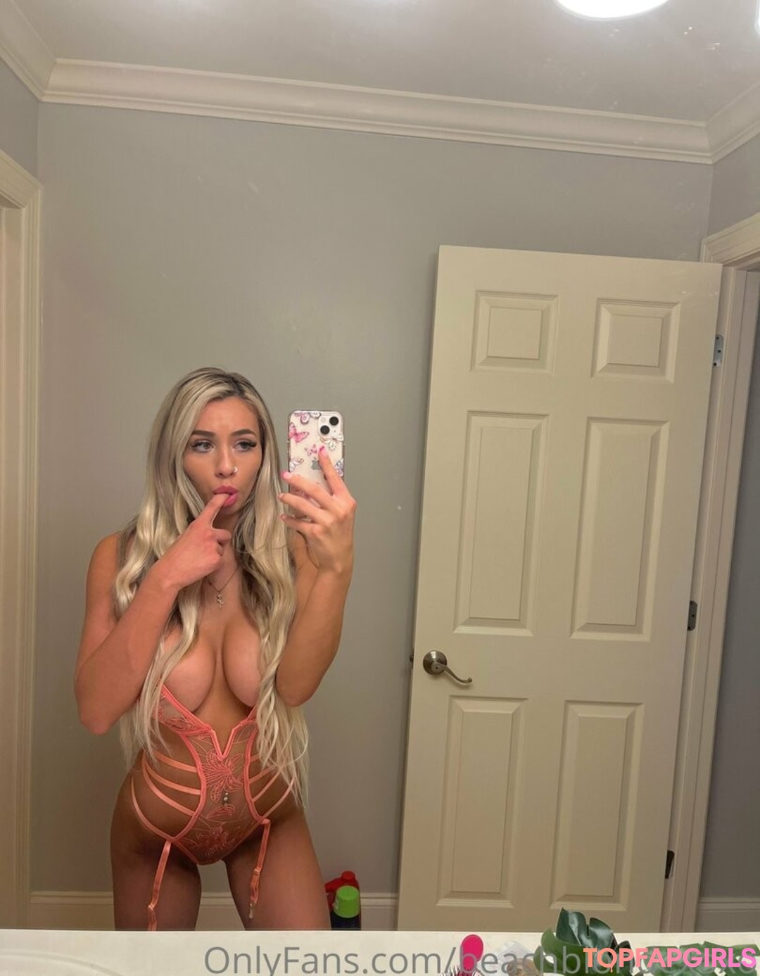 Photo nue de fuite OnlyFans de Beachblondexoxo #86 Photo nue de fuite OnlyFans de Beachblondexoxo #86