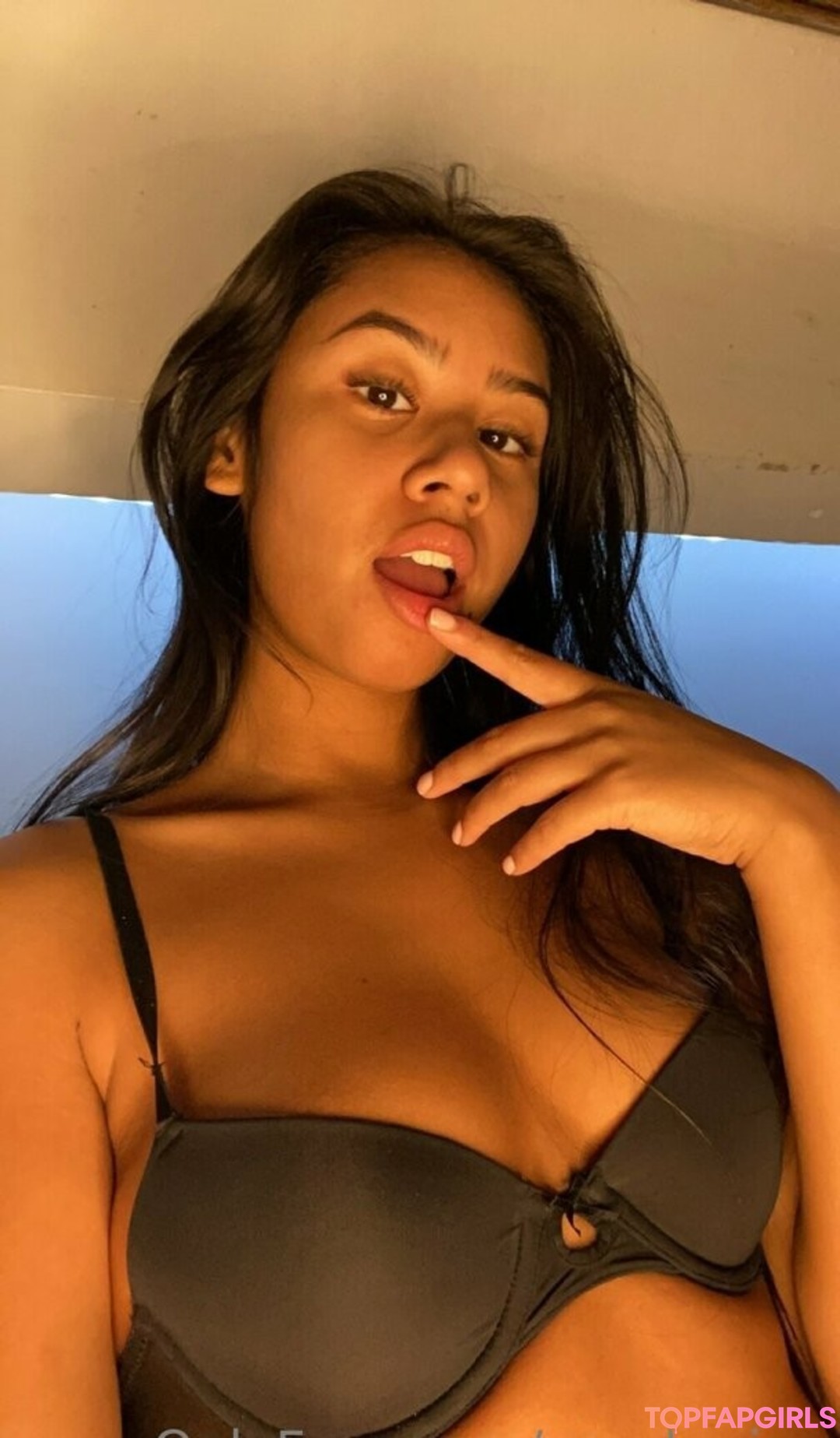 Photo nue de fuite OnlyFans de Yourkarina #80 Photo nue de fuite OnlyFans de Yourkarina #80