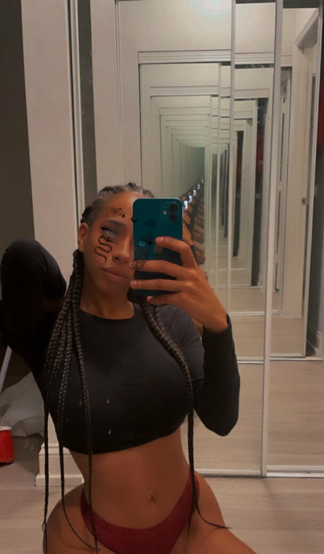 Photo nue de fuite OnlyFans de Onlymariss