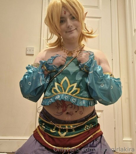 Transgirlakira