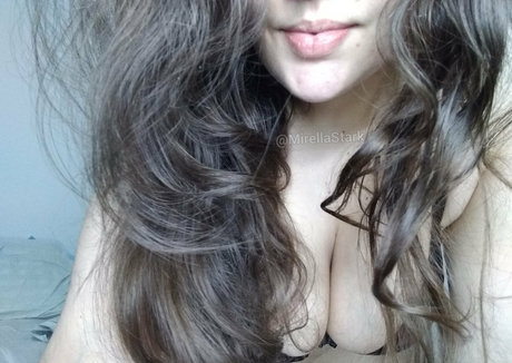 Photo nue de fuite OnlyFans de Mirellastarkfree