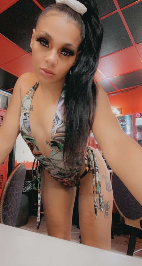 Photo nue de fuite OnlyFans de Champagne 