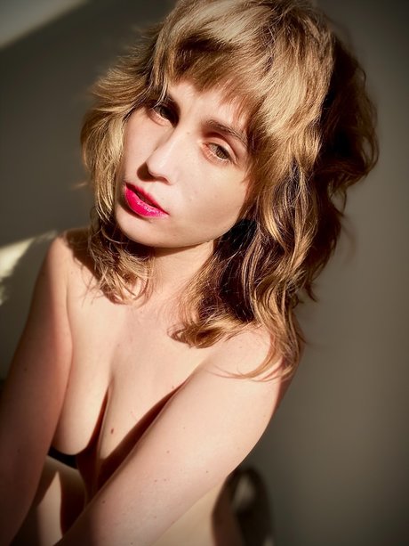 Photo nue de fuite OnlyFans de   Flora  