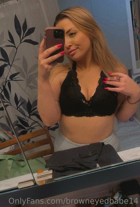 Photo nue de fuite OnlyFans de Browneyedbabe14