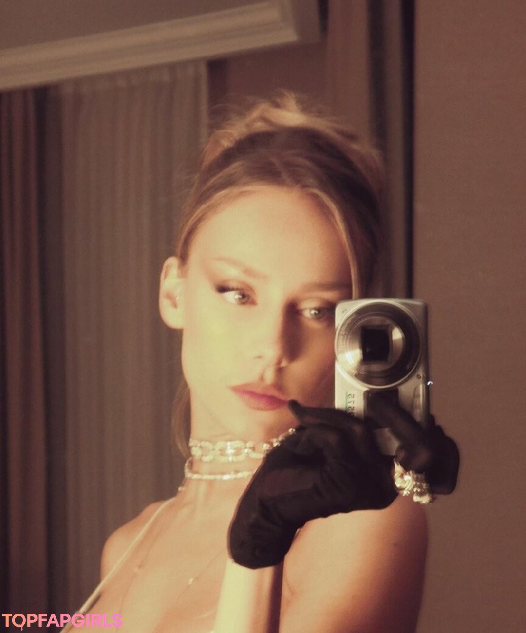 Photo nue de fuite OnlyFans de Ester Exposito #120 Photo nue de fuite OnlyFans de Ester Exposito #120