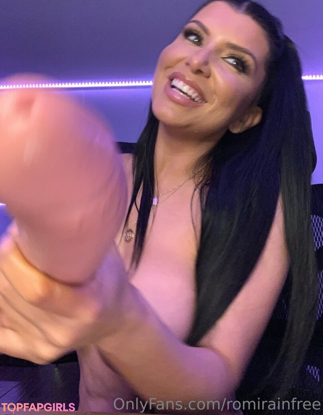 Photo nue de fuite OnlyFans de Romirainfree #7 Photo nue de fuite OnlyFans de Romirainfree #7