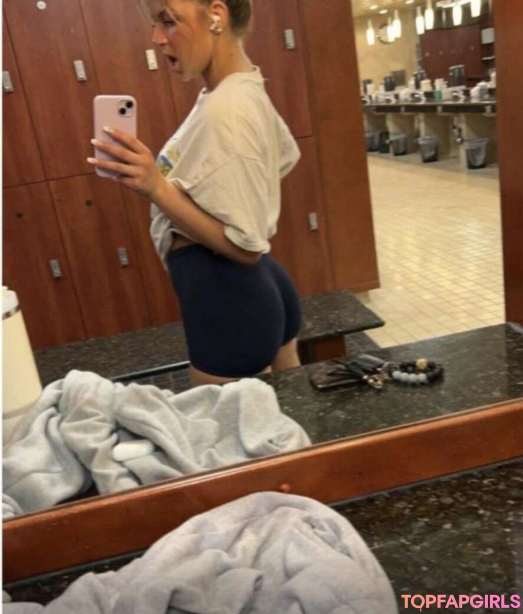 Photo nue de fuite OnlyFans de Sarah Lindstrom #27 Photo nue de fuite OnlyFans de Sarah Lindstrom #27