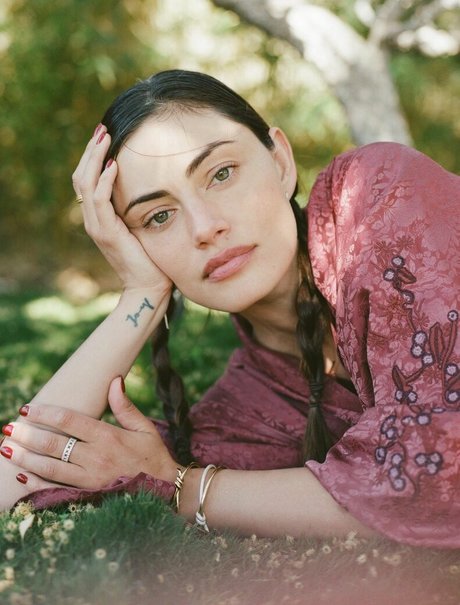 Phoebe Tonkin