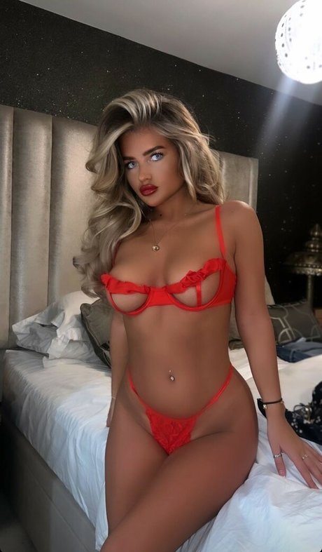 Mia Wood Hall