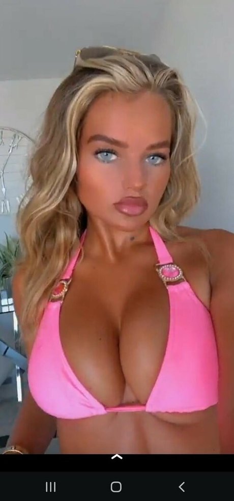 Mia Wood Hall